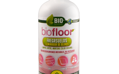 Botella blanca con etiqueta Biofloor. Fregasuelos para mascotas.
